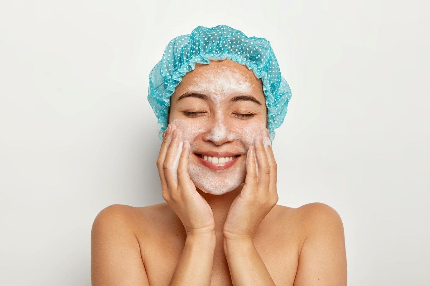 Chemical peels have acidic pH (Image by Wayhomestudio on Freepik)